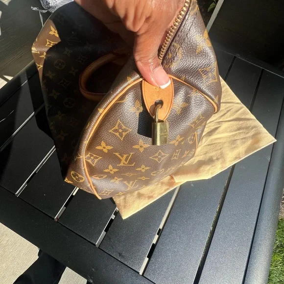 Louis Vuitton Monogram Brown Monogram Speedy 35..like new, dust bag and lock key - Picture 6 of 9